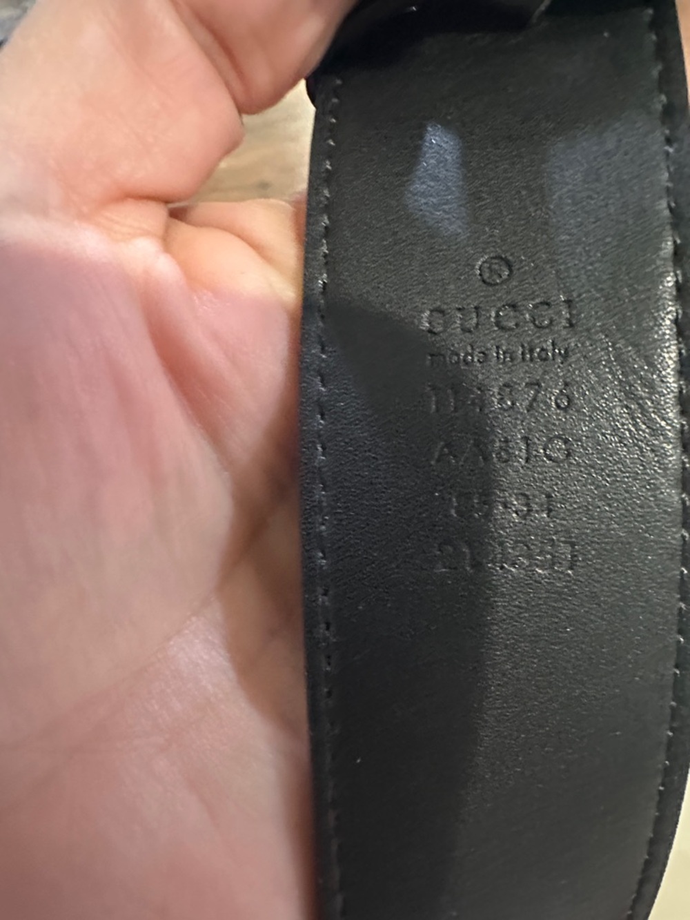 Gucci Black Leather Belt with Distressed Gold Double G Buckle - Picture 2 of 7